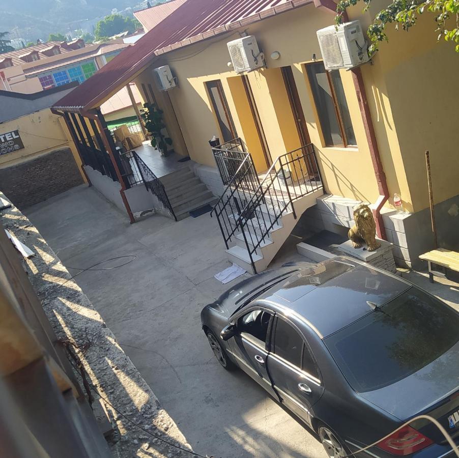 Two Lions Hotel Tiflis Exterior foto