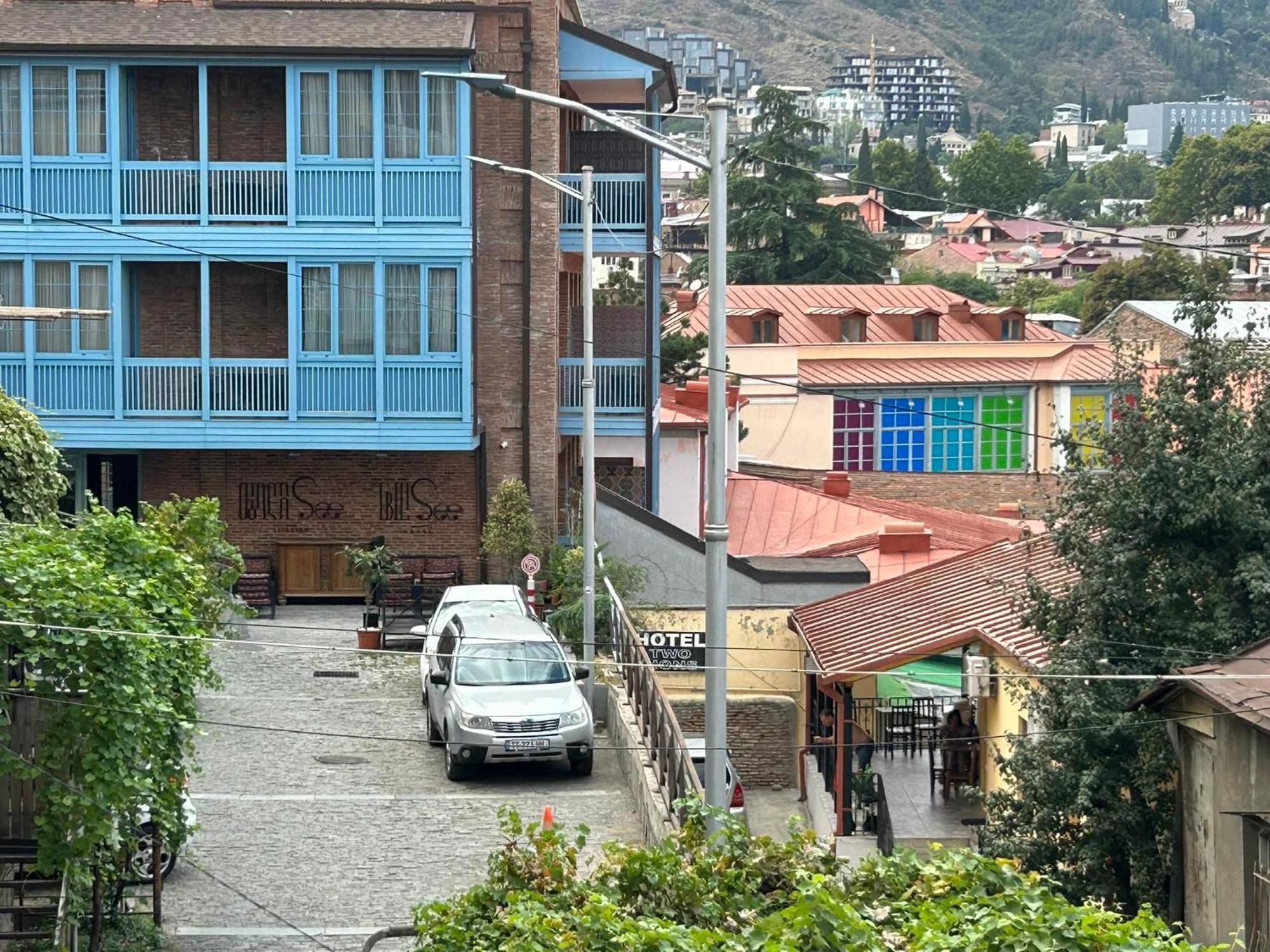 Two Lions Hotel Tiflis Exterior foto