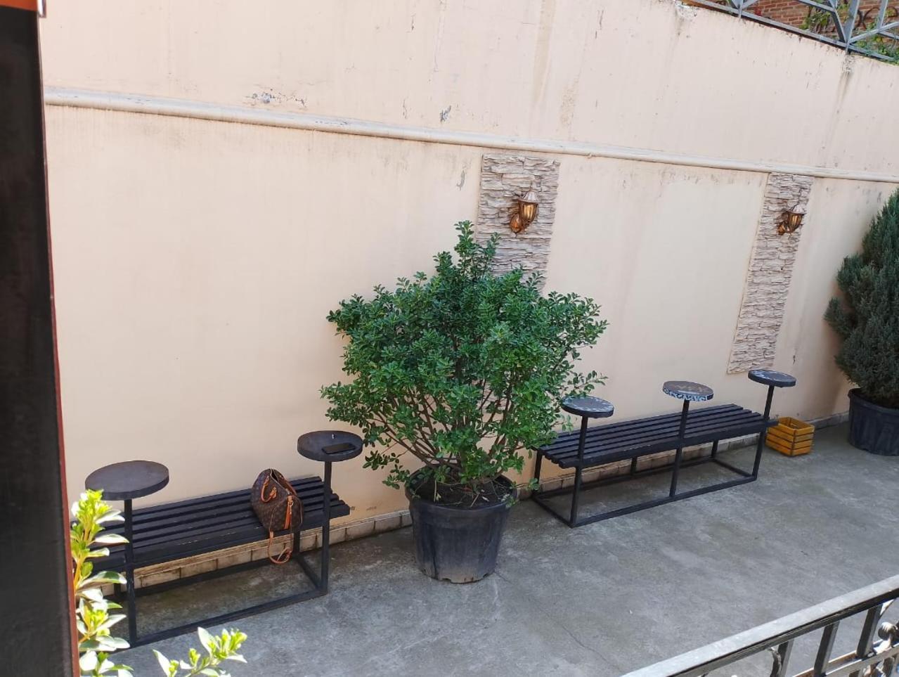 Two Lions Hotel Tiflis Exterior foto