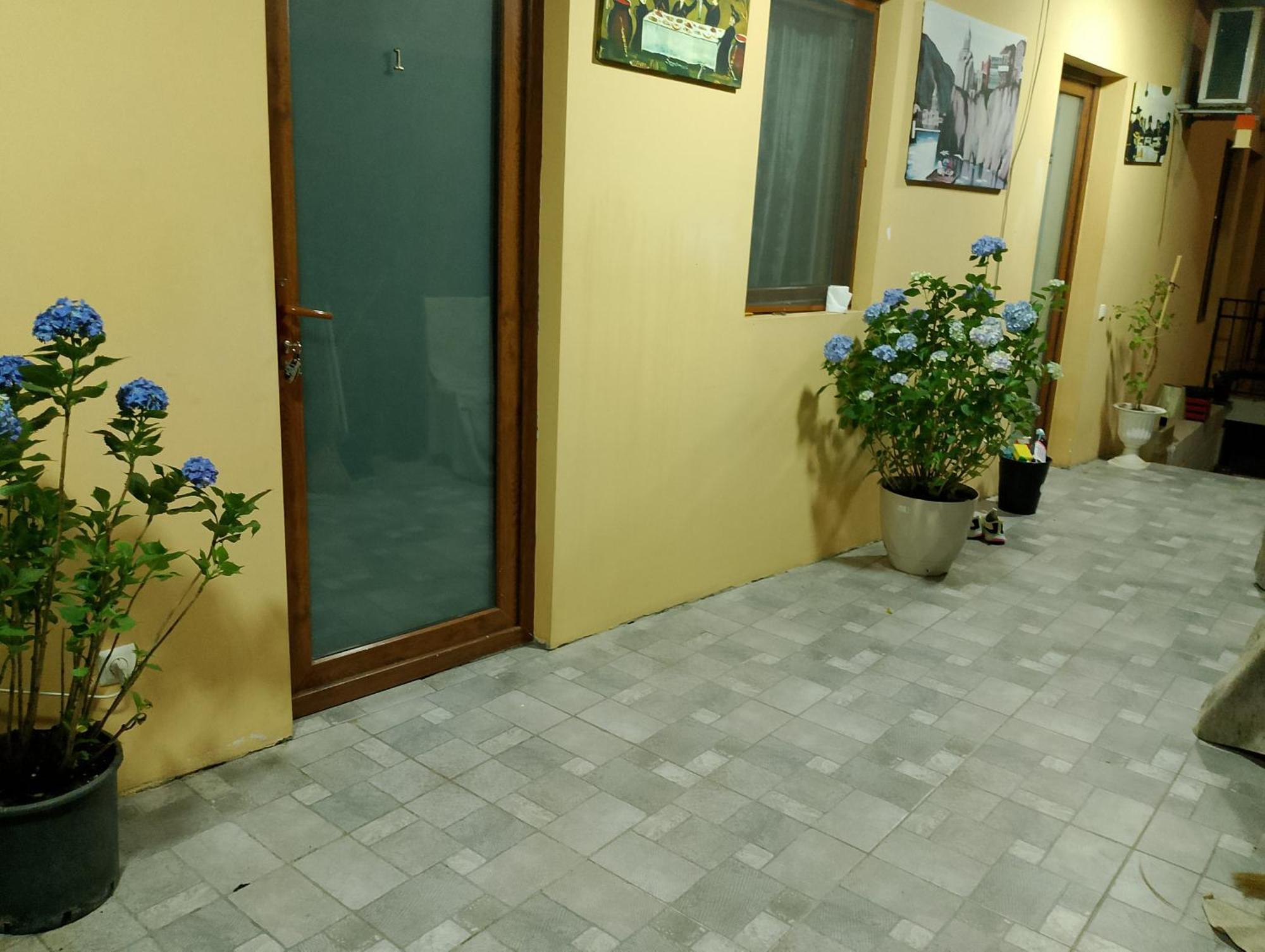 Two Lions Hotel Tiflis Exterior foto