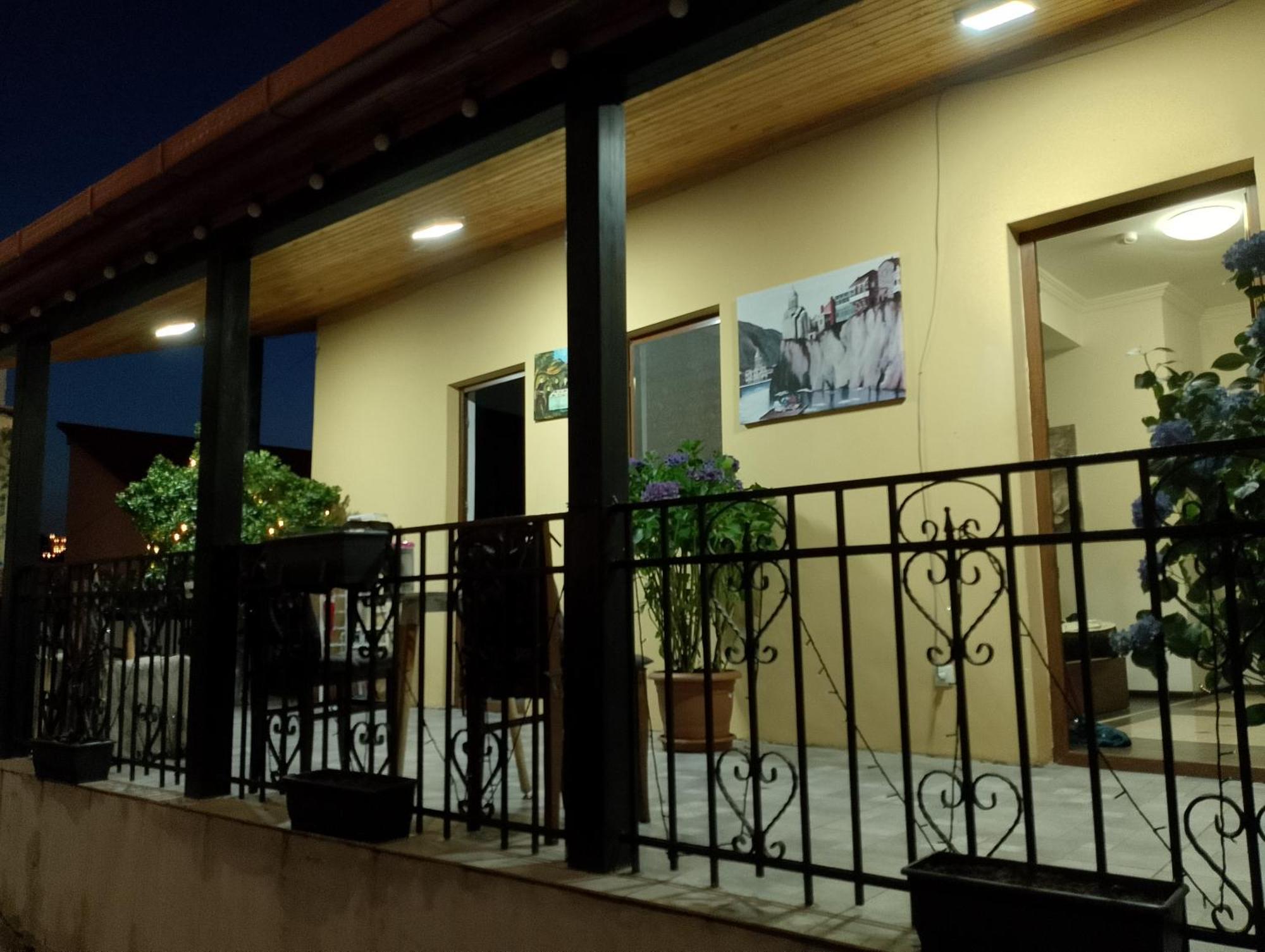 Two Lions Hotel Tiflis Exterior foto