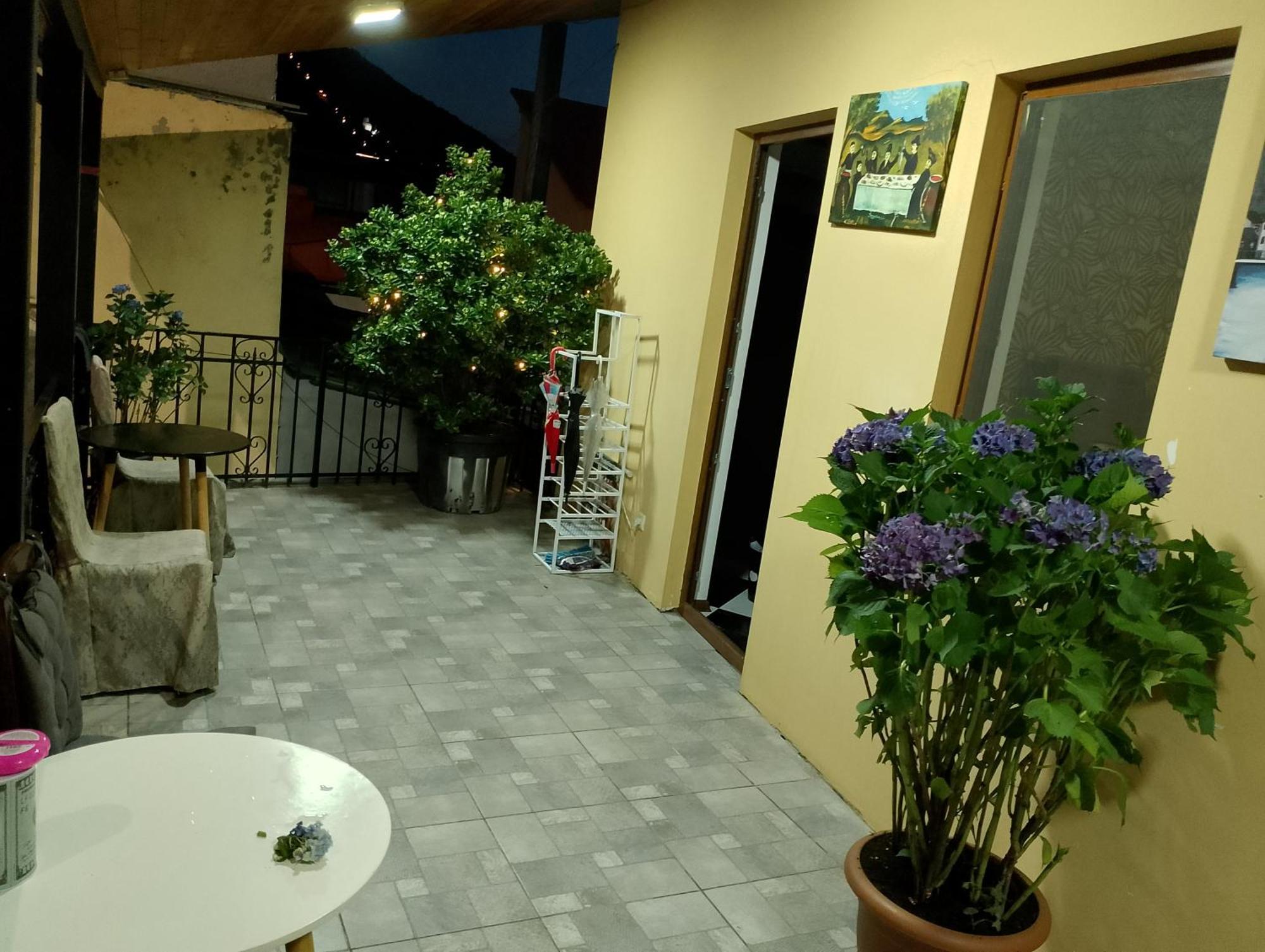 Two Lions Hotel Tiflis Exterior foto