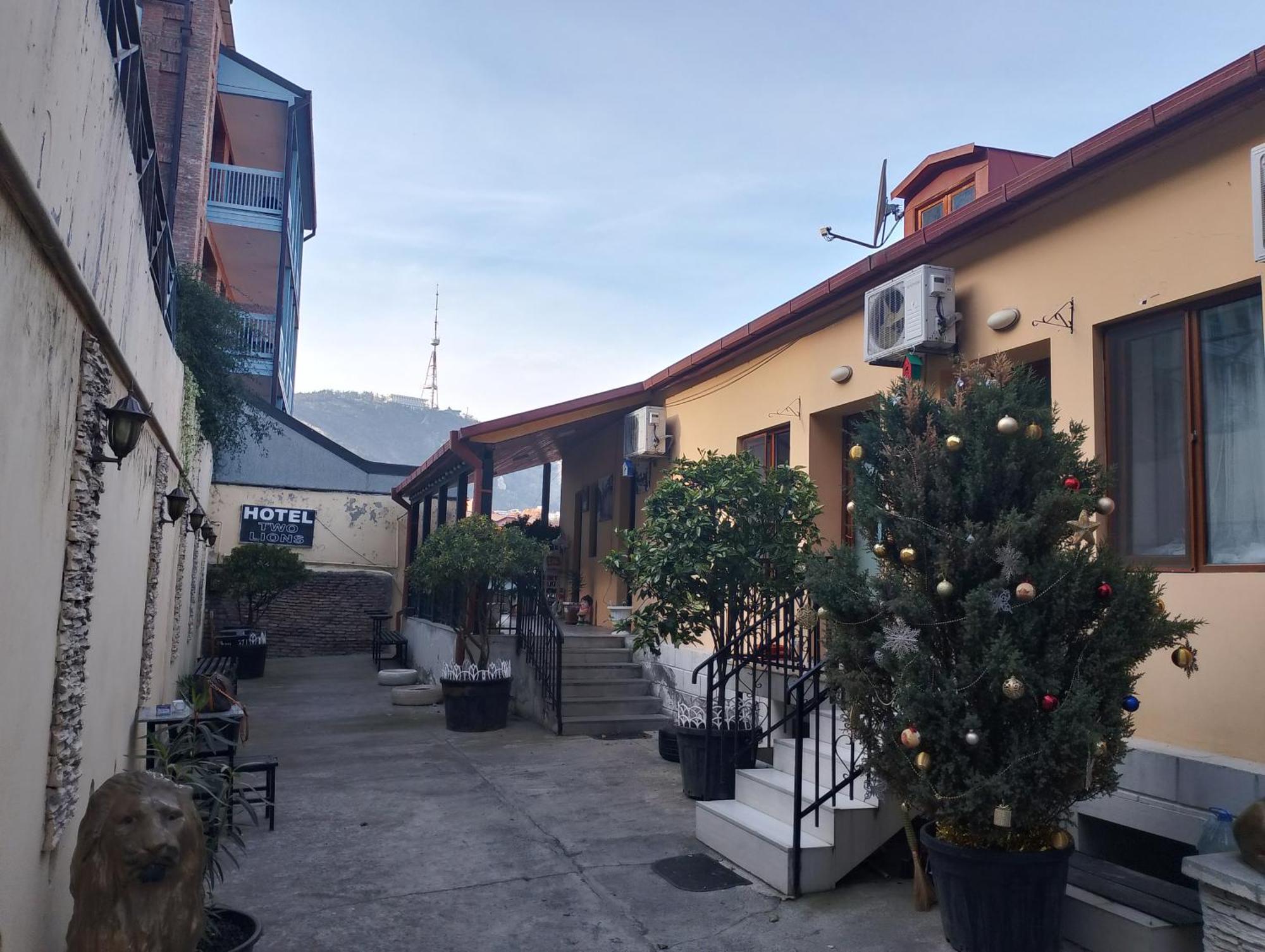 Two Lions Hotel Tiflis Exterior foto