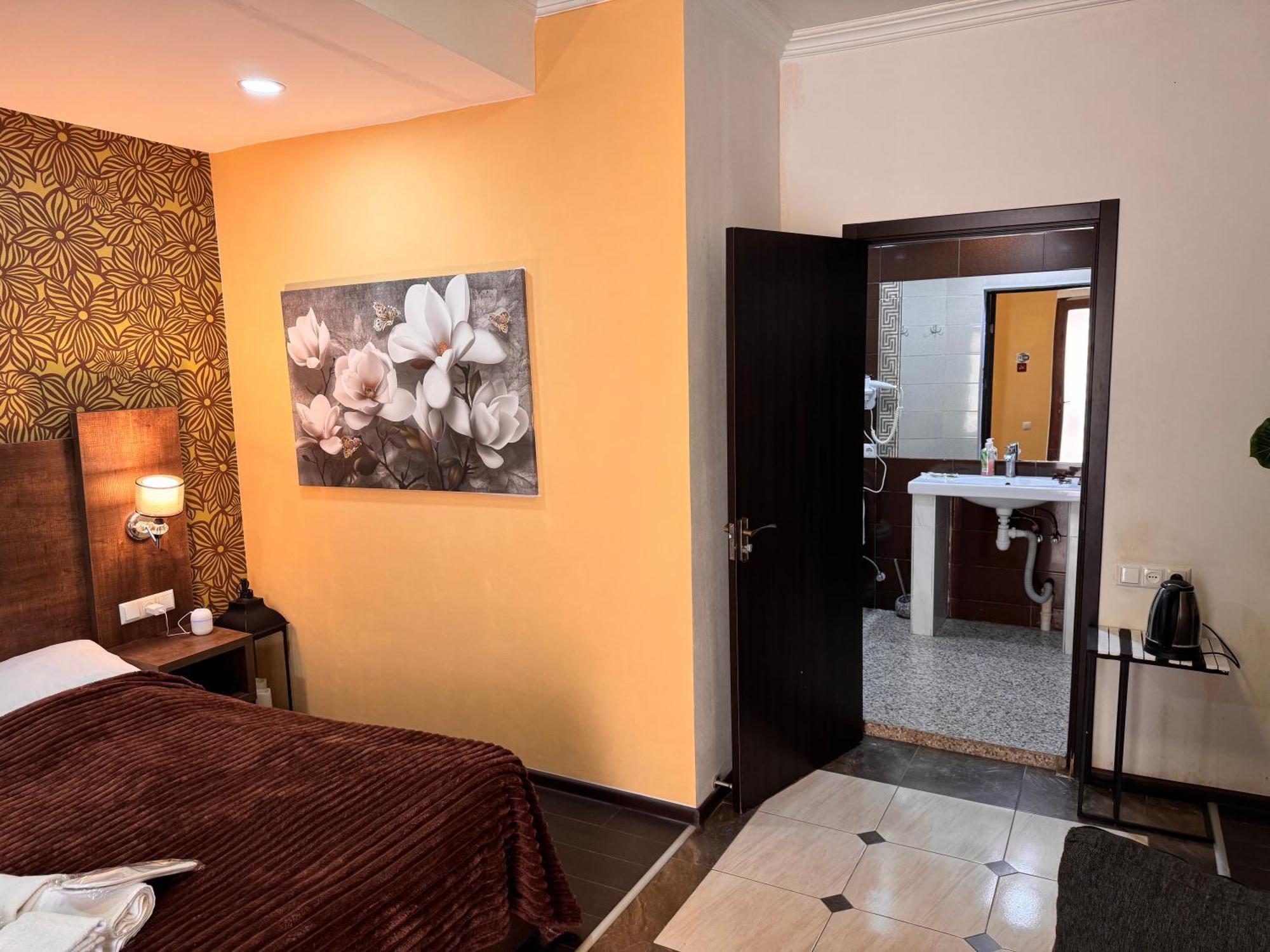 Two Lions Hotel Tiflis Exterior foto