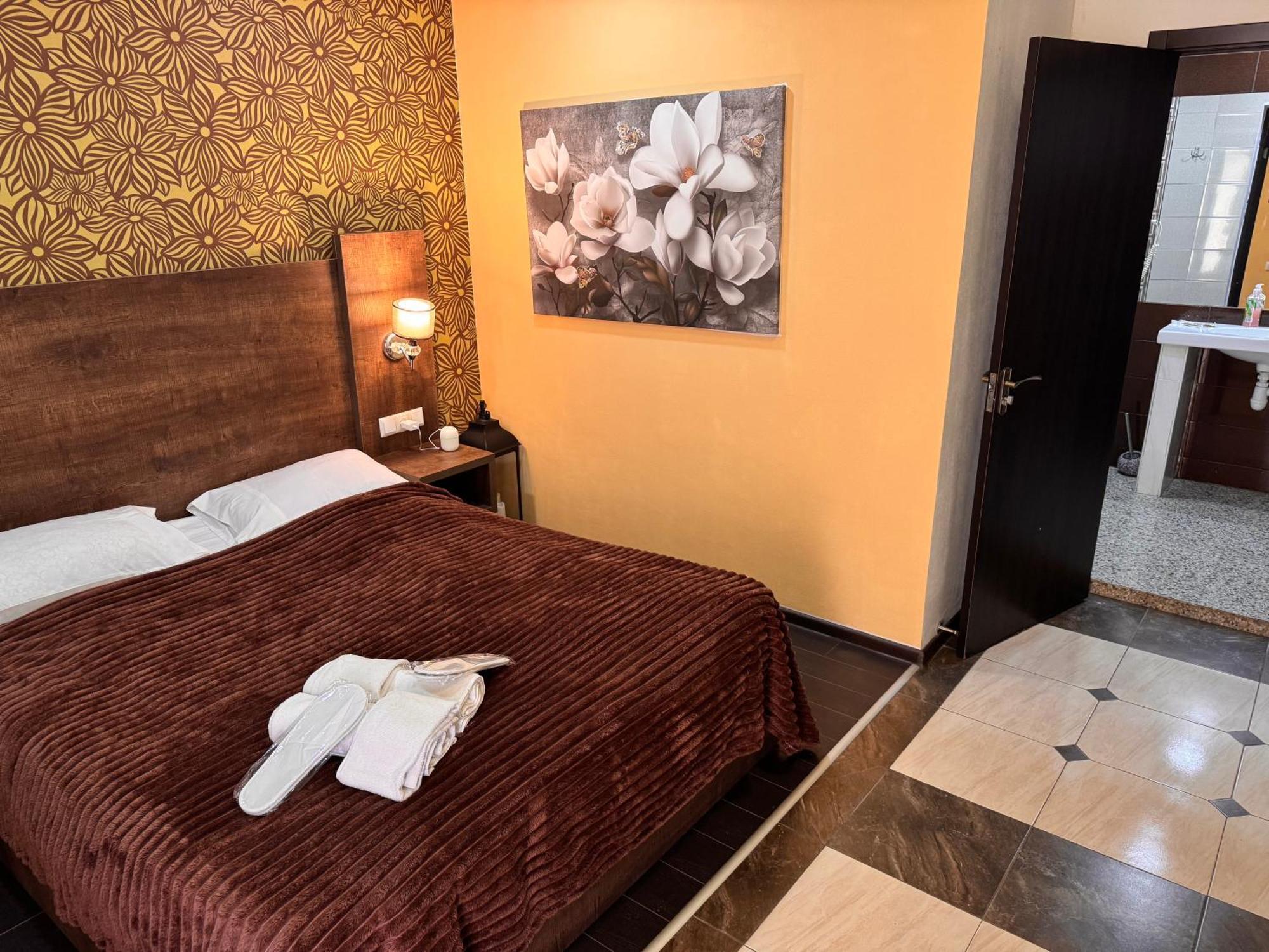 Two Lions Hotel Tiflis Exterior foto