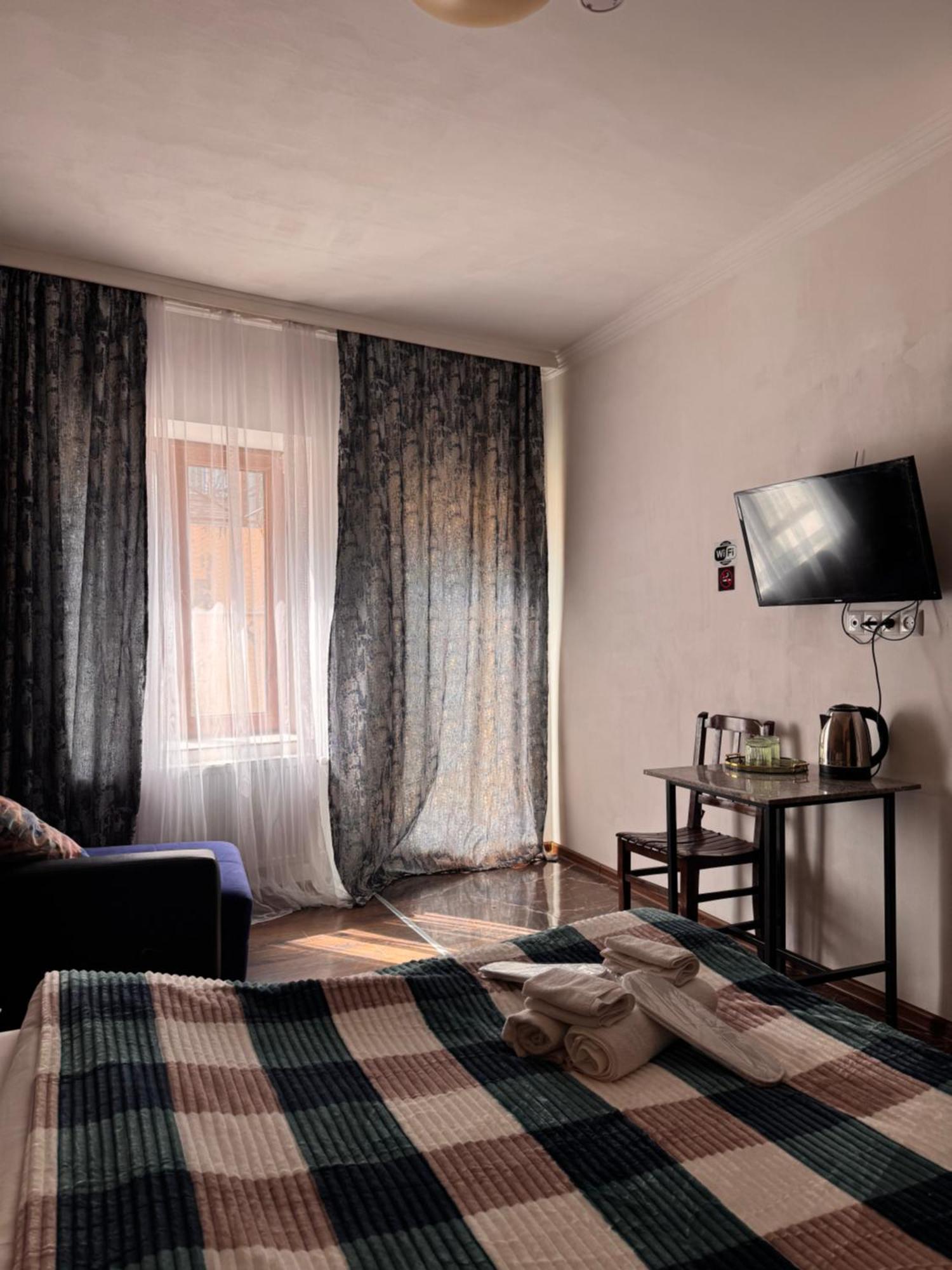 Two Lions Hotel Tiflis Exterior foto